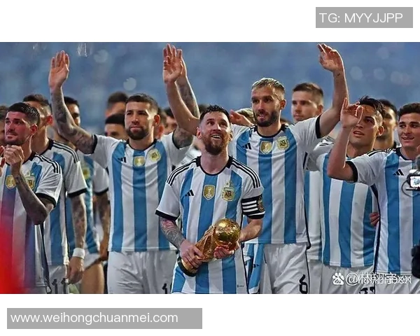 足球明星展现自信微笑瞬间捕捉他们的魅力与热情